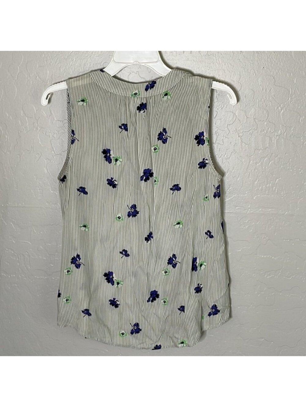 Lightweight floral vertical green striped smock tank in size Small - Picture 2 of 2